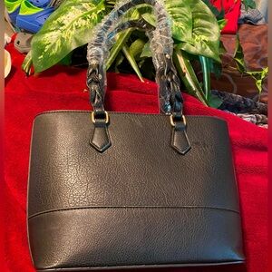 NWOT UNBRANDED BLACK HANDBAG TOTE. HAS PARTLY BRAIDED 9” STRAP GOLDTONE HARDWARE